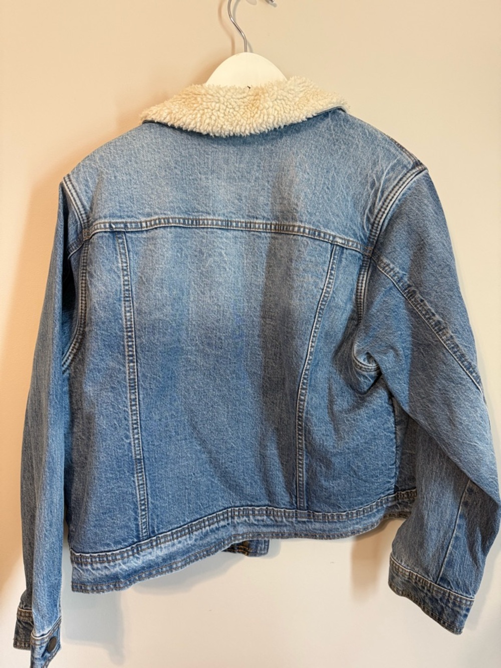 Universal Thread Blue Denim Jean Jacket with Cream Sherpa Collar - Picture 3 of 3